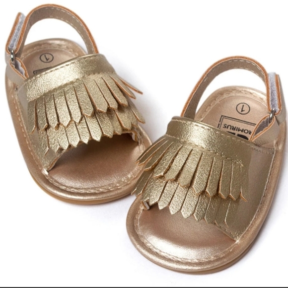 - BRAND NEW ☆ BABY FRINGE SANDALS WITH RUBBER SOLES ☆ GOLD ☆ - Picture 4 of 4